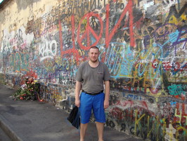 стена памяти на Арбате в Москве