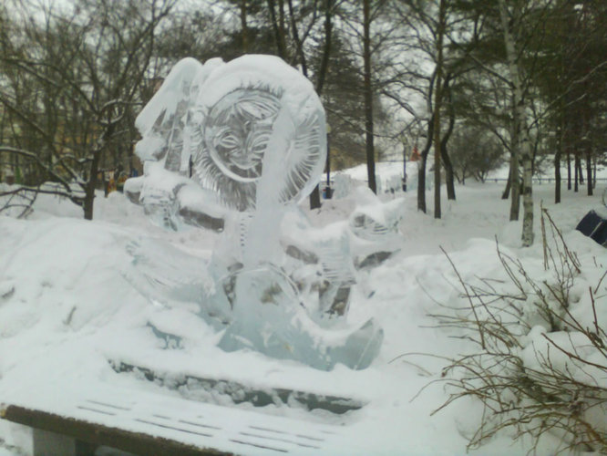 Противоположный конец страны, Хабаровск. Ледяные скульптуры. Тот, кто там часто бывал, уже к ним привык.