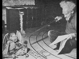 Ещё один нехороший оккультист-виккан и антрополог-любитель, Джеральд Броссо Гарднер (1884-1964), в процессе заклинания гоэтического духа