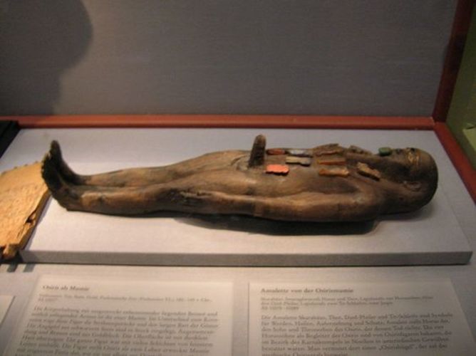 Итифаллическая модель мумии Осириса. VI в. до н.э. Вена, Музей истории искусств.