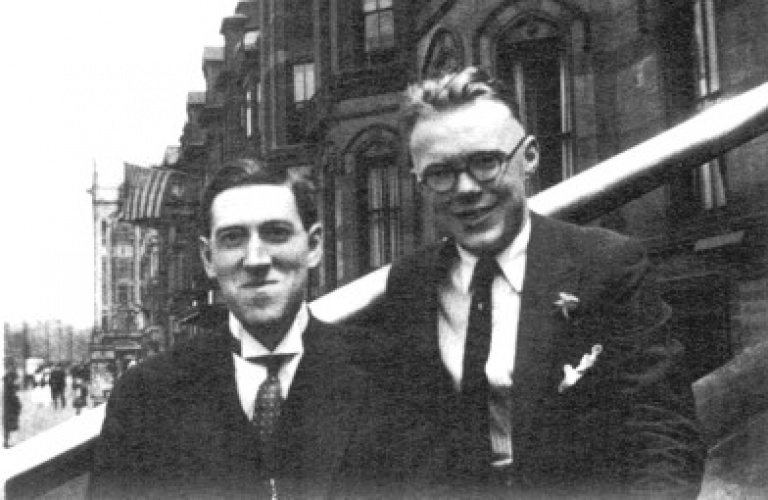  Лавкрафт и Уильям Дж. Доуделл (1898-1953), журналист-любитель, в Бостоне, июль 1921 г.