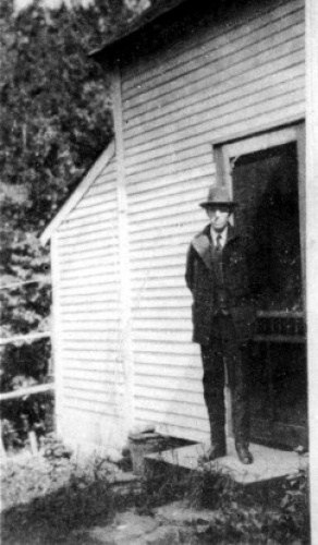  Говард Лавкрафт в доме Бреста Ортона в Вермонте, 1928 г.