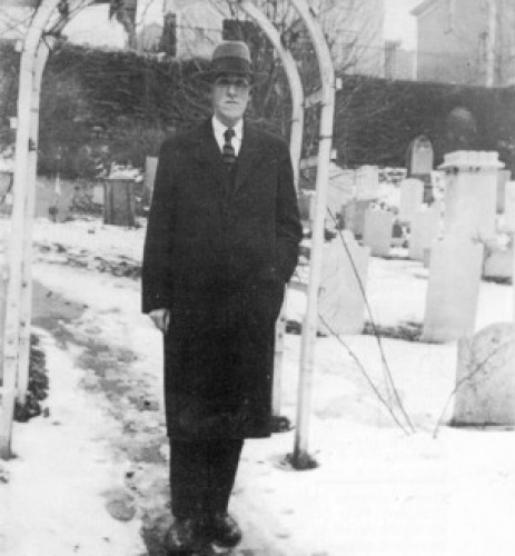  Говард Лавкрафт на кладбище 1935 г.