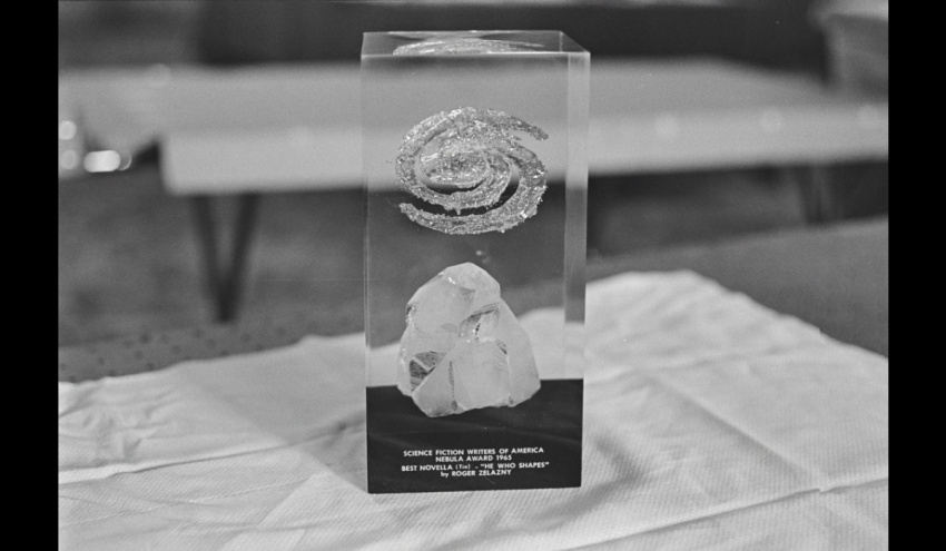  Премия Туманность или Небьюла, которую в 1965 году получил Роджер Желязны