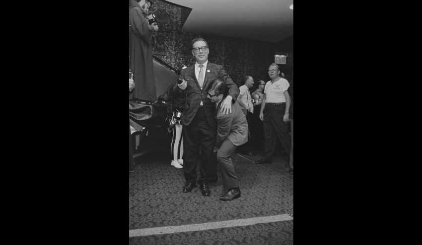  1967 год, Харлан Эллисон пытается взять на руки Азимова